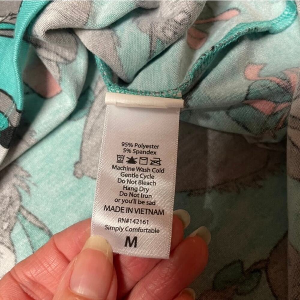 Lularoe Irma Disney Eeyore Hearts Medium Valentine HTF - Picture 10 of 11